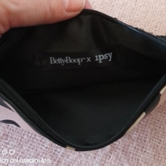 Betty Boop x ipsy Makeup Case with Black Sequins - Picture 5 of 5